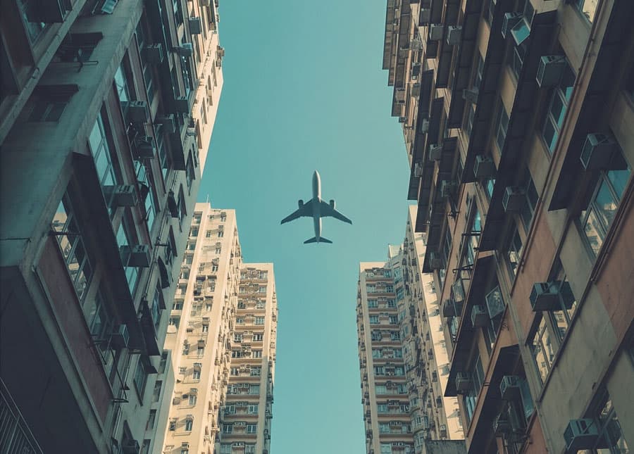 Maletas preparadas para un pack de viaje internacional con todo incluido
