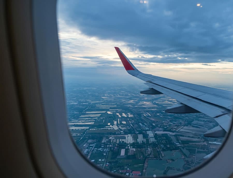 Pasajeros embarcando en un vuelo directo desde Santiago de Compostela